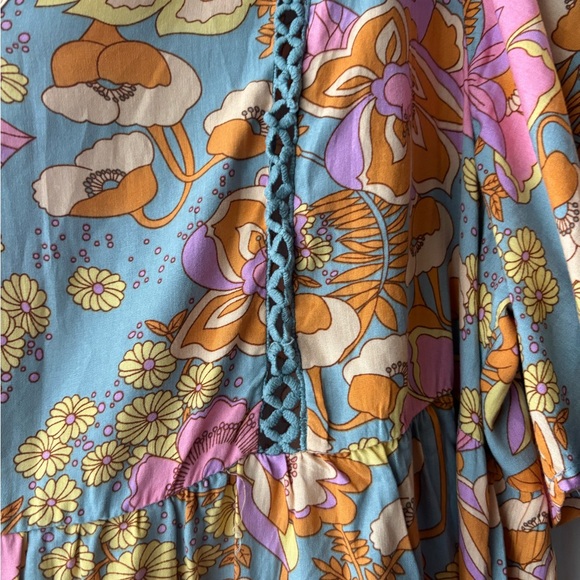 Multicolor Ruffled V-Neck Blouse - Picture 3 of 5